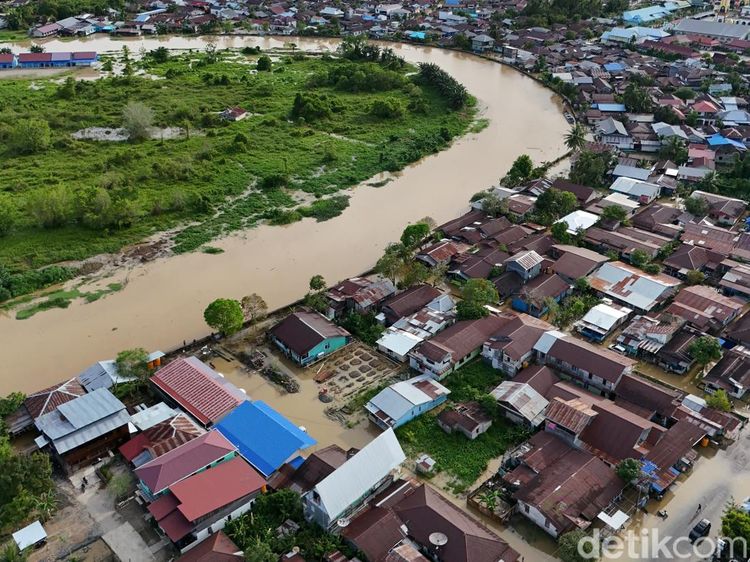 Foto Udara Tanjung Selor Tergenang Banjir
