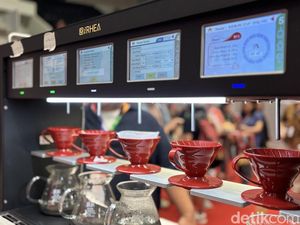 Canggih! Di World of Coffee Bisa Seduh Kopi Pakai Mesin Pour Over Otomatis