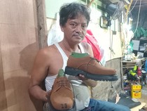 Melihat Bengkel Sepatu Kulit di Kuta yang Digandrungi Turis