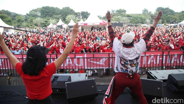 PT Astra Daihatsu Motor (ADM) kembali menggelar acara Daihatsu Kumpul Sahabat, yang kali ini berlangsung di Alun-alun Tigaraksa, Kabupaten Tangerang, Banten, Minggu (18/5/2025). Kabupaten Tangerang dipilih sebagai lokasi pembuka untuk rangkaian acara Daihatsu Kumpul Sahabat 2025.