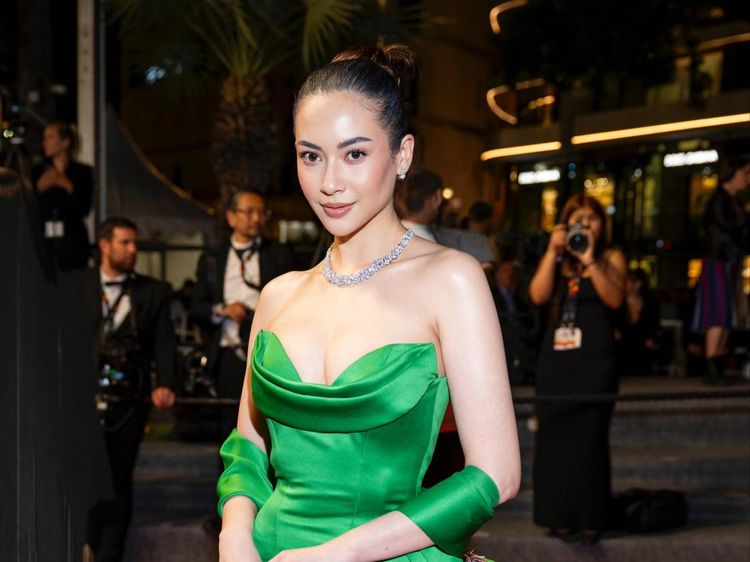 Potret Elvira Devinamira di Red Carpet Cannes 2025 Lewat Film Thriller Inggris