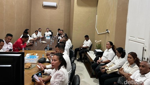 Kader PSI se-NTT saat menggelar Kopi Darat Wilayah (Kopdarwil) di Kupang, Minggu (18/5/2025). (Foto: Simon Selly/detikBali)