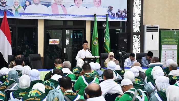 Kakanwil Kemenag Sumsel melepas keberangkatan Kloter 13 Embarkasi Palembang ke Tanah Suci