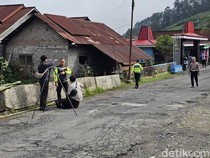Korlantas Polri Olah TKP Laka Maut Elf Tabrak Jembatan di Tawangmangu