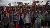 Momen penuh tawa dan kebersamaan terasa kuat sepanjang acara Kumpul Sahabat Daihatsu Tangerang. Ribuan pengunjung datang tak hanya untuk hiburan, tapi juga berbagi keseruan bersama keluarga dan sahabat.