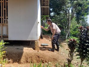 Kisah Bripka Luthfi, Sisihkan Gaji Bangun Musala di Pelosok Sukabumi