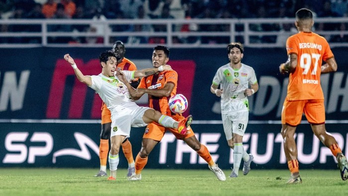 Laga Borneo FC Samarinda vs Persebaya Surabaya