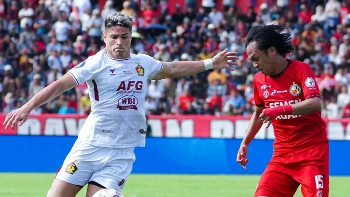 Laga Semen Padang vs Persik Kediri