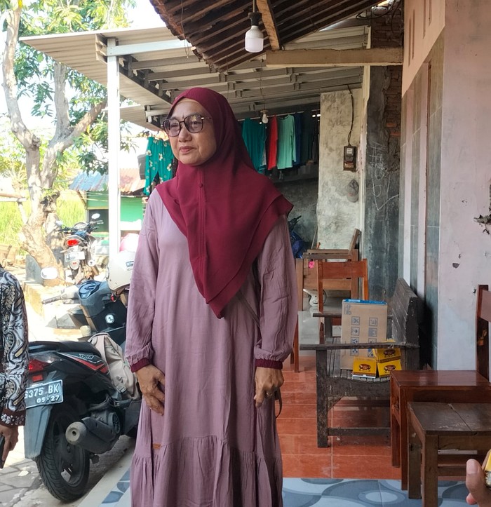 Latifa, merupakan salah satu produsen daster dan gamis batik di Pekalongan, Jawa Tengah. Latifa, merupakan salah satu produsen daster dan gamis batik di Pekalongan, Jawa Tengah.