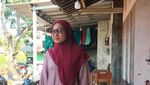 Potret Bikin Daster Emak-emak yang Tak Mudah di Tengah Ancaman Banjir Rob