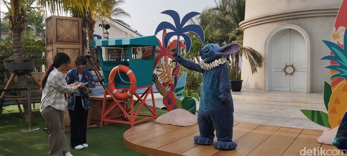 Les Tari Hula hingga Foto Bareng Stitch di Stitch Summer Invasion!