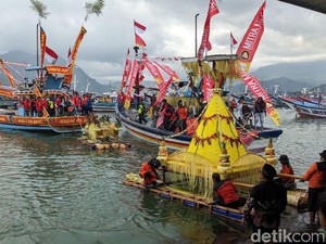 5 Hari Puasa Melaut, Nelayan Prigi Trenggalek Gelar Larung Sembonyo