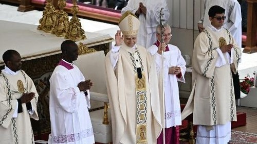 Pope Leo XIV addresses the crowd during a Holy Mass for the Beginning of his Pontificate, in St Peters square in The Vatican on May 18, 2025. (Photo by Filippo MONTEFORTE / AFP)