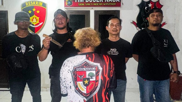 Pelaku pengancaman saat diamankan Buser Naga Polresta Pangkalpinang.