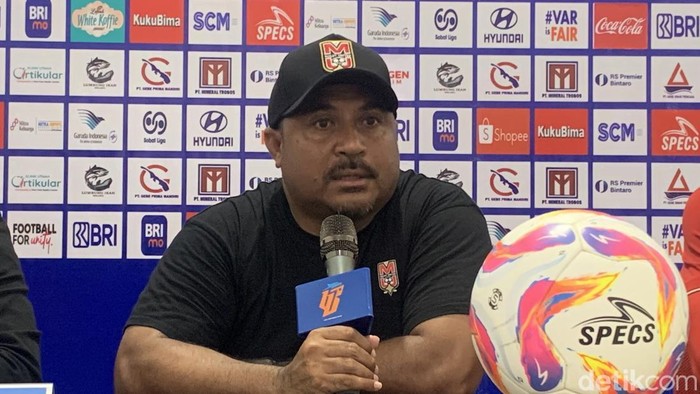 Pelatih Malut United Imran Nahumarury.