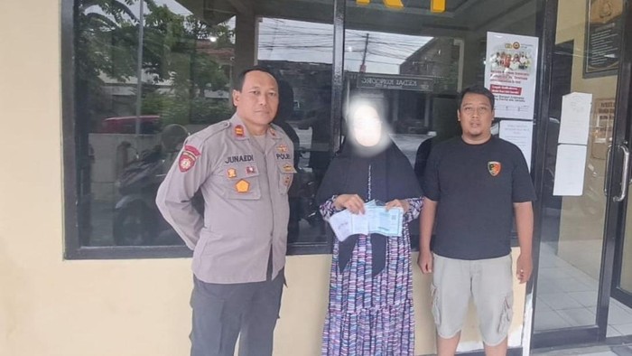 Pelaku pencurian perhiasan di Lamongan saat di kantor polisi