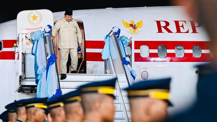 Presiden Prabowo Subianto tiba di Bangkok, Thailand, dalam rangka kunjungan resmi kenegaraan, Sabtu (17/5). Prabowo di Bangkok akan bertemu dengan Raja Thailand Maha Vajiralongkorn dan Perdana Menteri Thailand Paetongtarn Shinawatra.