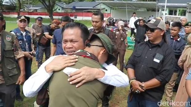 Prosesi pemulangan anak-anak yang dididik di barak militer