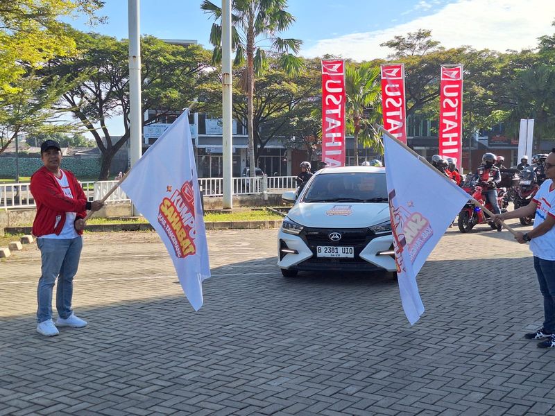 Sejumlah komunitas kendaraan hadir meramaikan konvoi di acara Daihatsu Kumpul Sahabat Kabupaten Tangerang, hari ini.