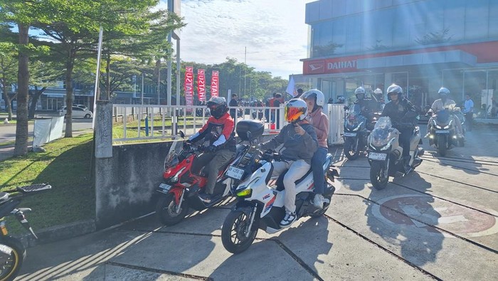 Sejumlah komunitas kendaraan hadir meramaikan konvoi di acara Daihatsu Kumpul Sahabat Kabupaten Tangerang, hari ini.