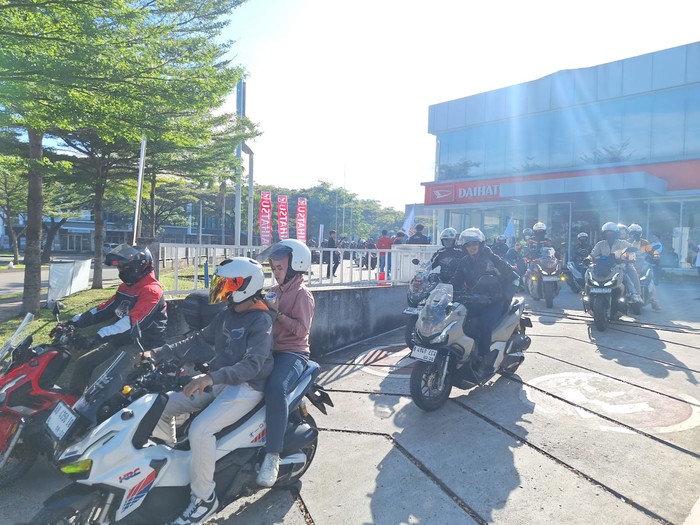 Sejumlah komunitas kendaraan hadir meramaikan konvoi di acara Daihatsu Kumpul Sahabat Kabupaten Tangerang, hari ini.