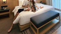 Siti Badriah dan Krisjiana, suaminya, baru saja menyambut kelahiran anak kedua mereka. Kehadiran anaknya membawa keceriaan yang bertambah di rumah keluarga kecil ini. Foto: Instagram/sitibadriah