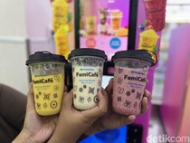 Bikin Smoothies Mangga dan Berry Pakai Mesin di Minimarket Jepang