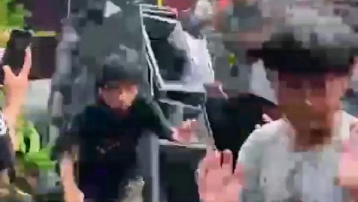 Sound horeg di Bondowoso jatuh dan menimpa penonton di bawahnya