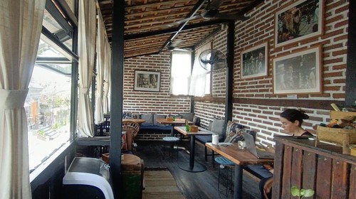 Suasana Bodega, kedai kopi ramah lingkungan di Ubud, Gianyar, Minggu (18/5/2025). (Leona Wirawan/detikBali)