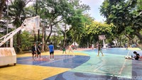 Kedua, Taman Menteng di Jl. HOS. Cokroaminoto RT 3/RW 5, Menteng, Kec. Menteng, Jakarta Pusat. Peresmian itu merupakan bentuk komitmen Pemprov DKI dalam memperluas ruang terbuka hijau dan menciptakan ruang publik yang ramah bagi seluruh warga. (Maulani/detikcom)