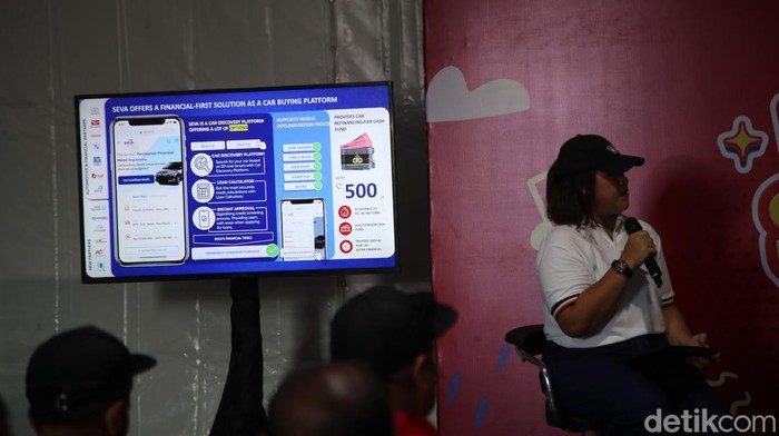 Talkshow Om Mobi menjadi salah satu momen paling ditunggu dalam acara Kumpul Sahabat Daihatsu yang digelar di Tangerang. Sosok YouTuber otomotif ini tampil membawakan obrolan seru seputar dunia otomotif, modifikasi, dan pengalaman pribadinya selama bergelut di dunia mobil.