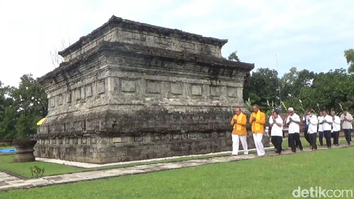 Umat Buddha Tulungagung gelar ritual Atthami Puja