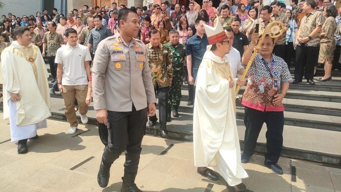Wakapolres Jakarta Utara AKBP James hadiri peresmian Gereja Katolik ST Andreas jadi paroki. (Dok. ist)