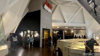 Menariknya di satu kawasan yang sama, ada Museum 10 Nopember yang menyimpan banyak cerita perjuangan.
