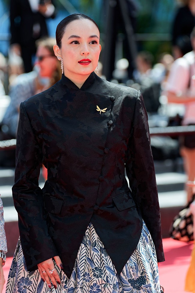 Artis cantik Chelsea Islan juga tampak melenggang di red carpet Cannes Film Festival 2025. Bersama rombongan Kementerian Kebudayaan, aktris berusia 29 tahun itu menghadiri premier film Renoir, film produser Indonesia. Tampil anggun memukau, Chelsea memilih bergaya tradisional dengan mengenakan kebaya. Foto: Getty Images/Pascal Le Segretain