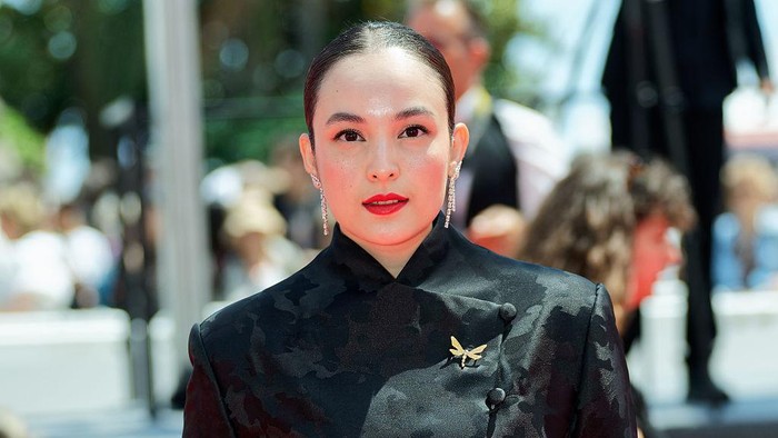 CANNES, FRANCE - MAY 17: (4L-R) Chelsea Islan, a guest, Cynthia Ganesha, Cannes Critics’ Jury Member Yulia Evina Bhara and Giring Ganesha attend the 