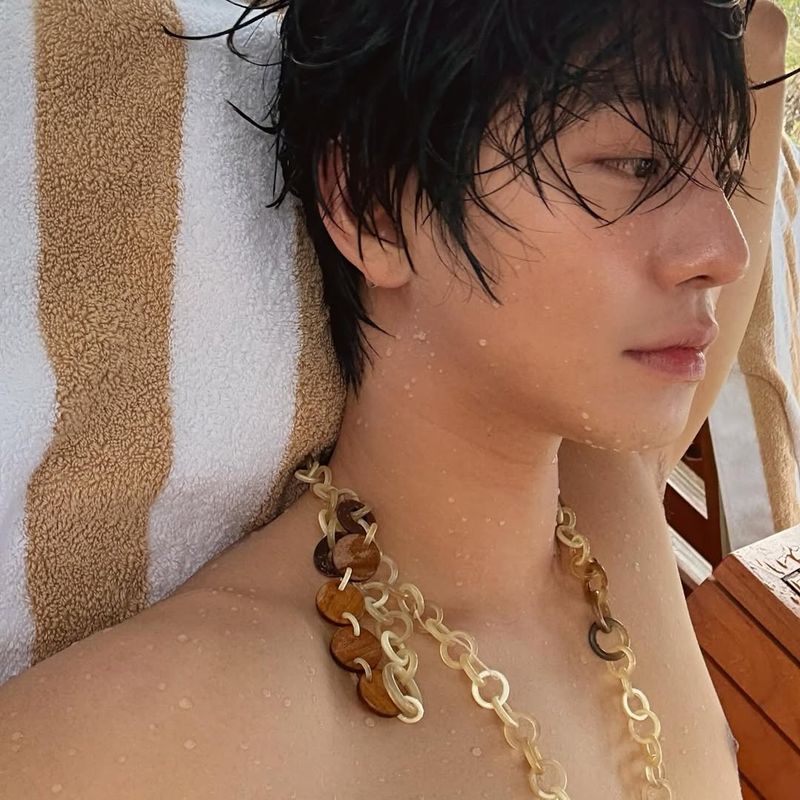 Ahn Hyo Seop liburan di Bali.