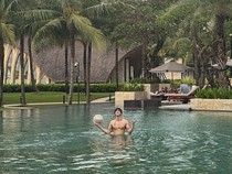 Ahn Hyo-seop Liburan di Bali, Berenang hingga Makan Mi Instan