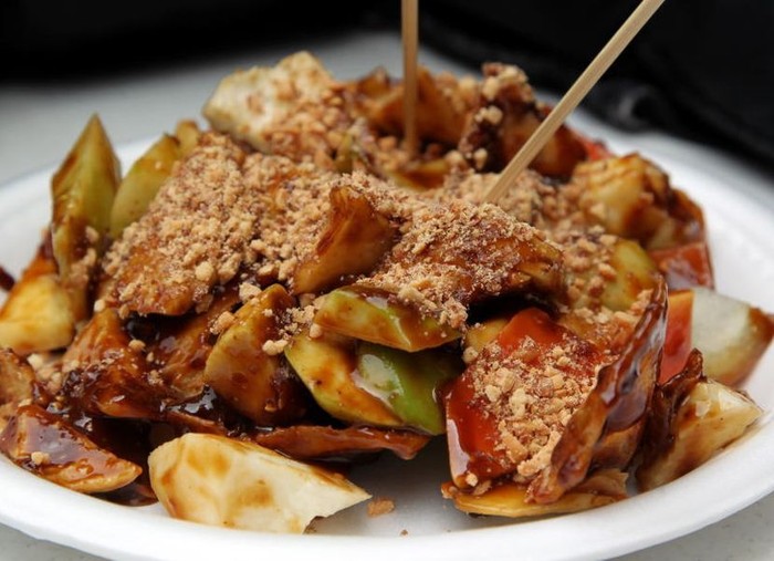 Beli Rujak Buah di Festival, Wanita Ini Kaget Harus Bayar Rp 138 Ribu