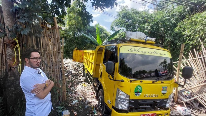 Bupati Bandung Barat, Jeje Ritchie Ismail Cek Tumpukan Sampah Liar