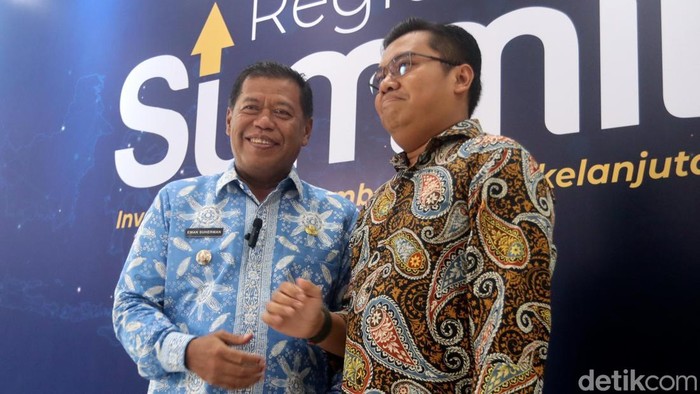 Bupati Majalengka Eman Suherman (kiri) bersama Direktur Kolaborasi Government detikcom Elvan Dany Sutrisno (kanan).