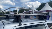 Roof rail berbahan stainless menambah kontras menarik pada bodi mungil Ceria. Foto: Ridwan Arifin