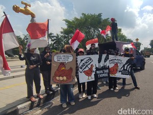 Aktivis Demo Kecam Pabrik Tahu Sidoarjo Pakai Bahan Bakar Sampah Plastik