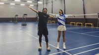 Deva Mahenra buka lapangan sendiri karena memang suka main badminton. (Foto: dok Instagram)