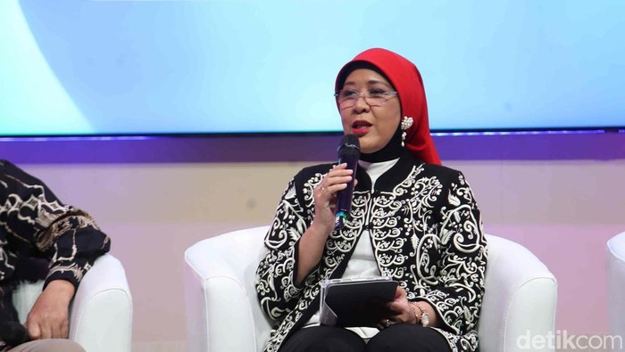 Direktur Komunikasi PT IMIP Emilia Bassar