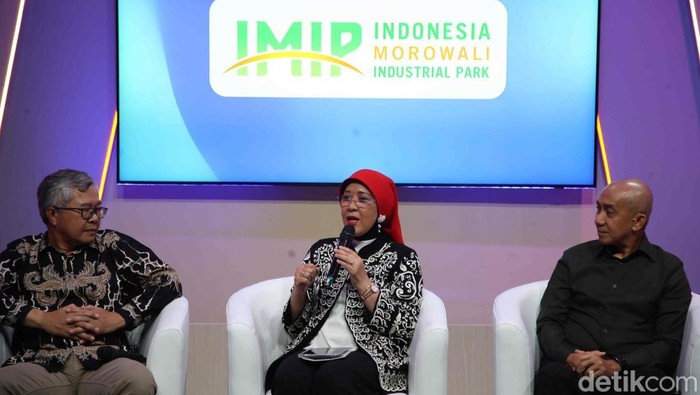 Direktur Komunikasi PT IMIP Emilia Bassar