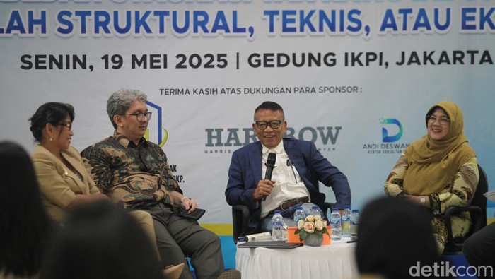 Diskusi Mengurai Stagnansi Rasio Pajak Indonesia Ikatan Konsultan Pajak Indonesia (IKPI) menggelar diskusi panel dengan mengangkat tema