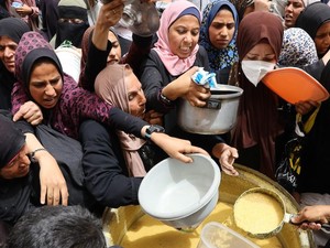 Dunia Hari Ini: Israel Izinkan Bantuan Pangan dalam Jumlah Terbatas ke Gaza