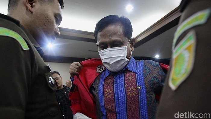 Mantan Ketua Pengadilan Negeri (PN) Surabaya, Rudi Suparmono, menjalani sidang perdana di Pengadilan Tindak Pidana Korupsi (Tipikor) Jakarta, Senin (19/5/2025). Sidang tersebut mengagendakan pembacaan surat dakwaan oleh jaksa penuntut umum terhadap Rudi yang diduga terlibat dalam perkara suap dan gratifikasi.
