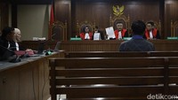 Seluruh dana tersebut tidak pernah dilaporkan ke Komisi Pemberantasan Korupsi (KPK), sebagaimana diatur dalam peraturan perundang-undangan mengenai gratifikasi. Jaksa menyatakan uang tersebut tidak memiliki sumber yang sah dan berpotensi terkait dengan jabatan Rudi saat masih menjabat sebagai ketua pengadilan.